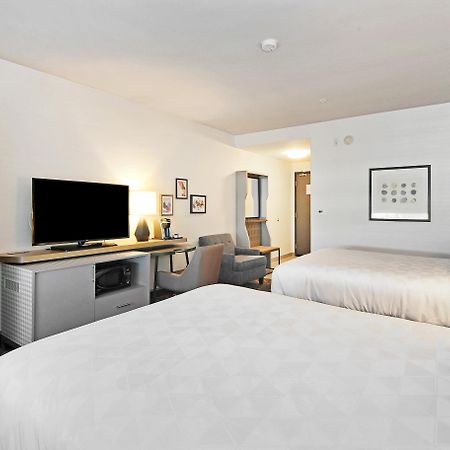 Holiday Inn Hotel & Suites - Calgary Airport North By Ihg Exterior photo
