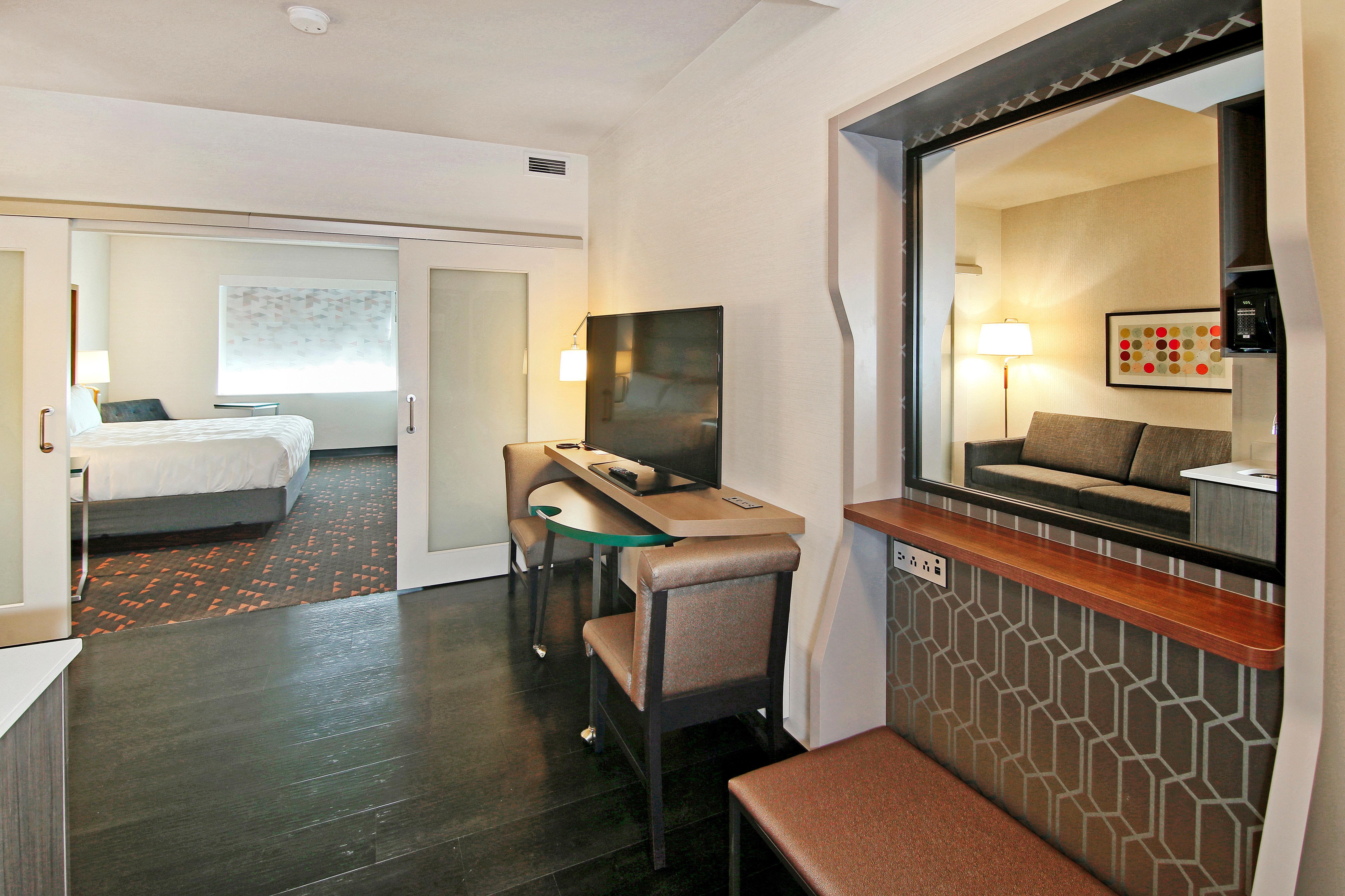Holiday Inn Hotel & Suites - Calgary Airport North By Ihg Exterior photo