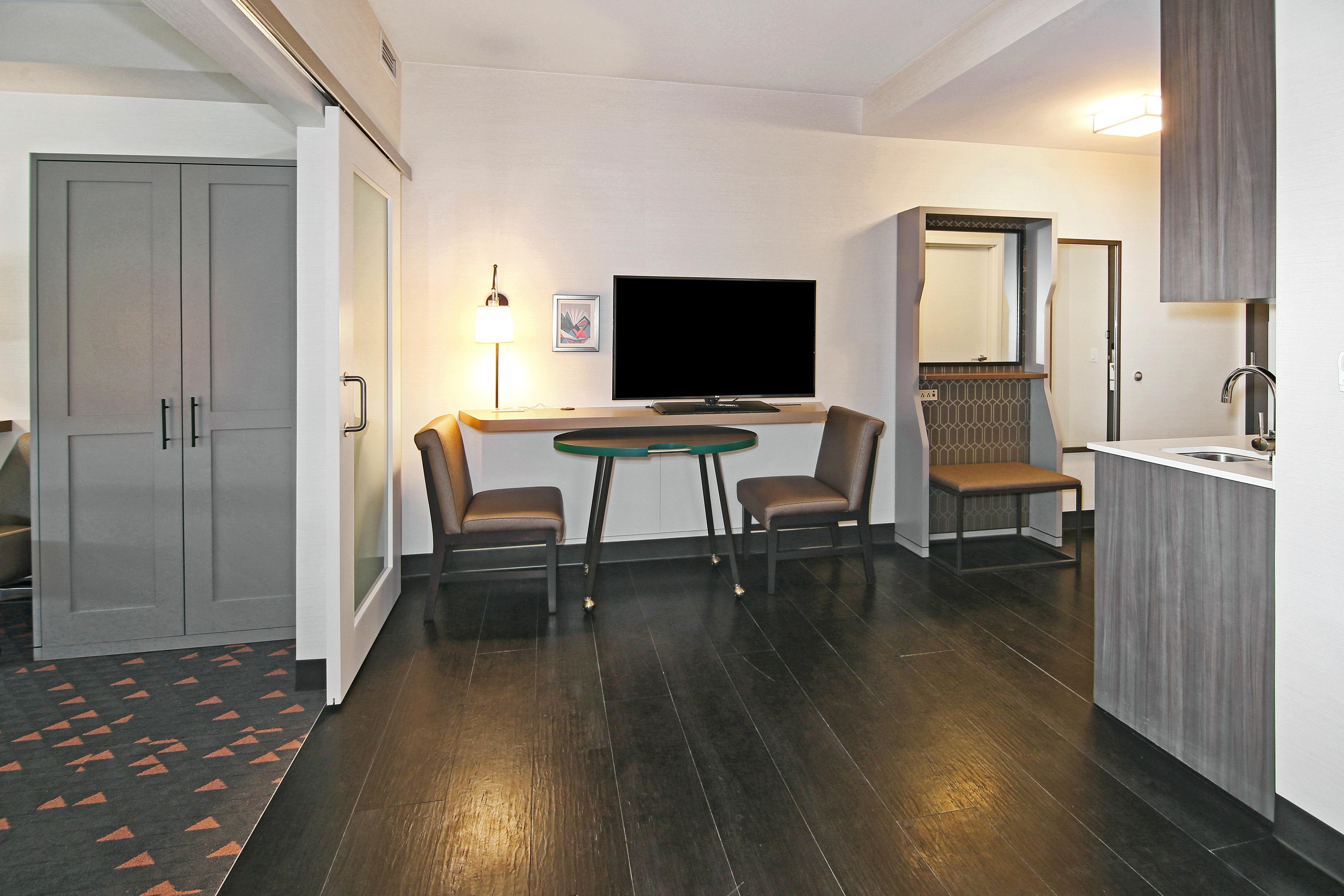 Holiday Inn Hotel & Suites - Calgary Airport North By Ihg Exterior photo