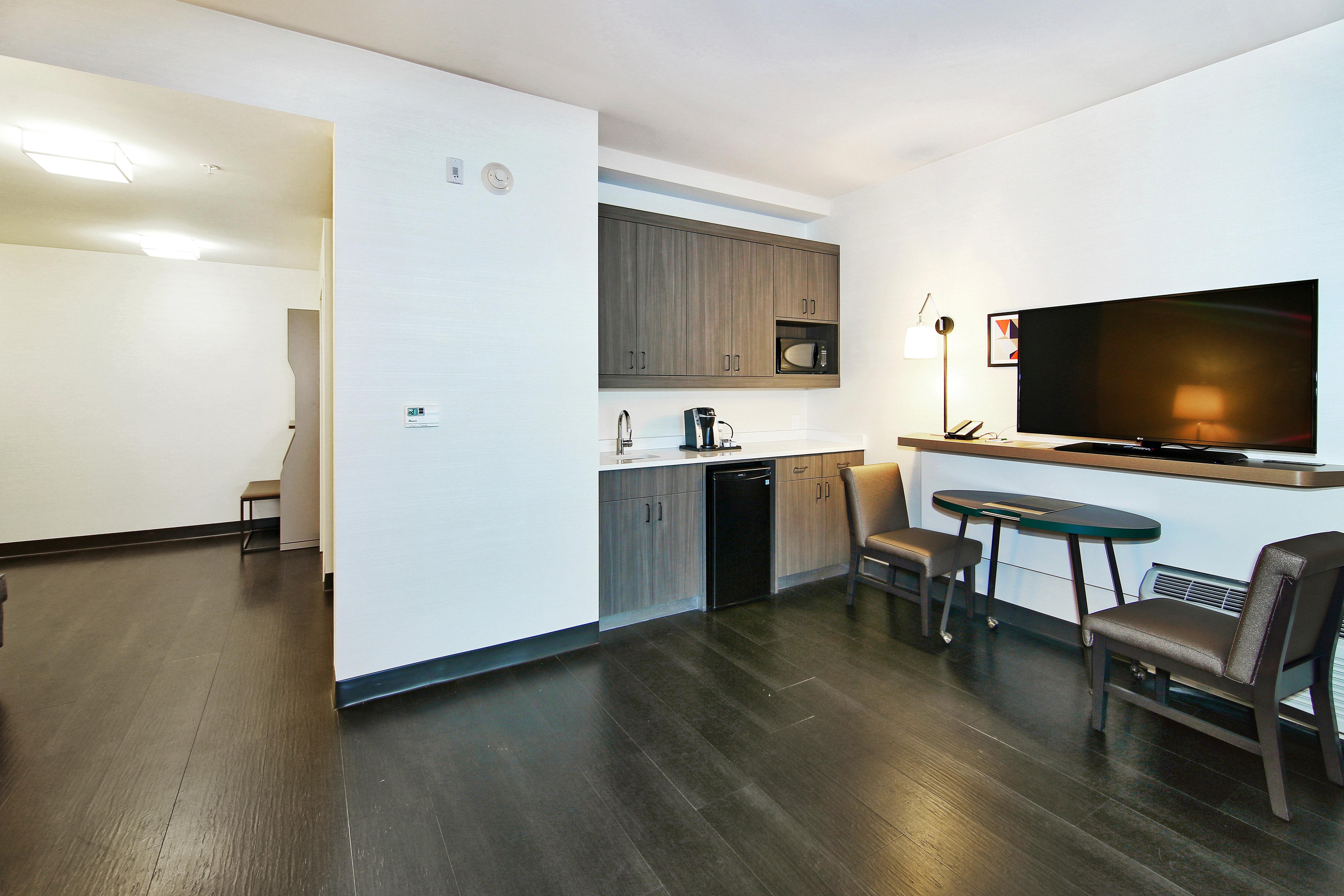 Holiday Inn Hotel & Suites - Calgary Airport North By Ihg Exterior photo