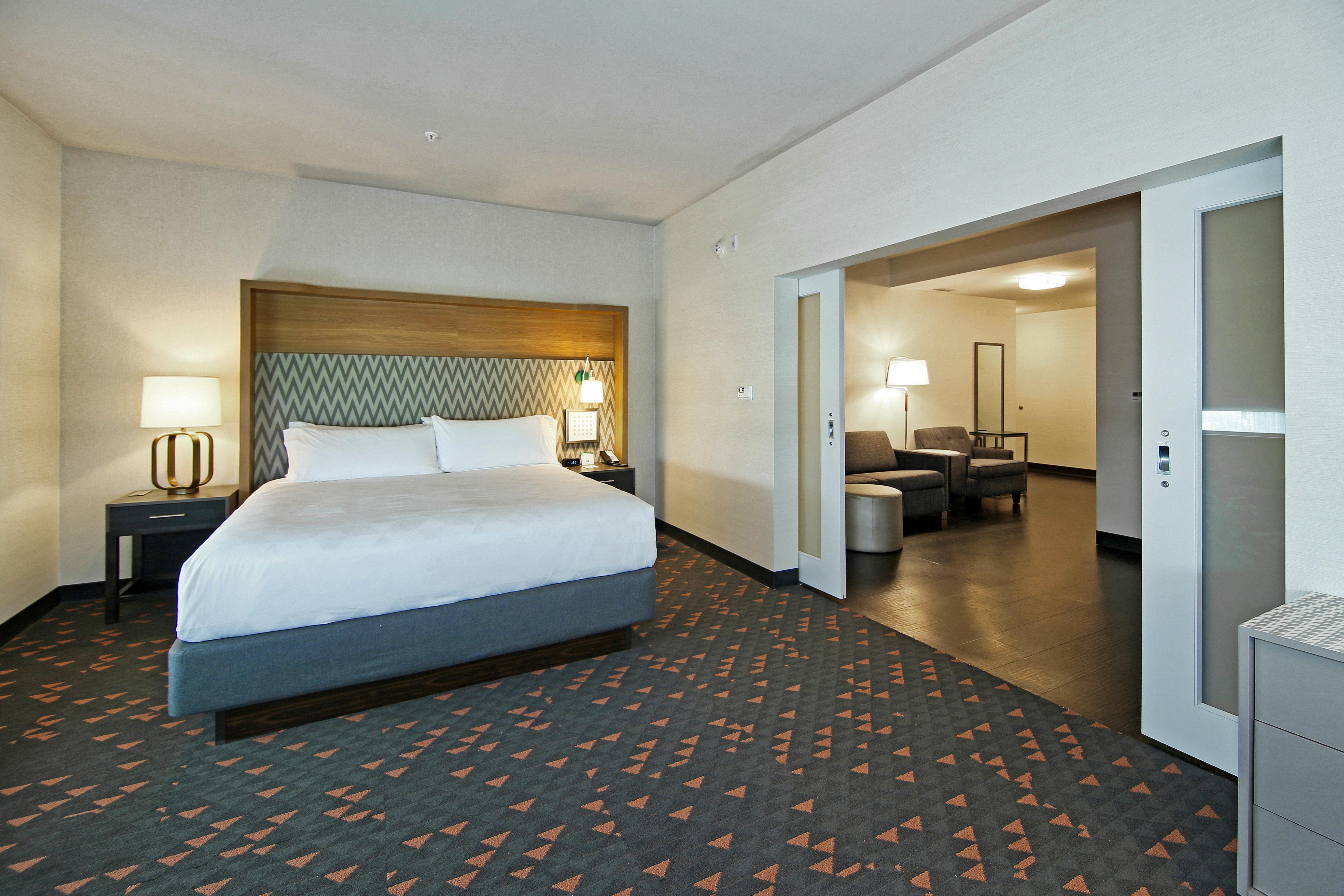 Holiday Inn Hotel & Suites - Calgary Airport North By Ihg Exterior photo