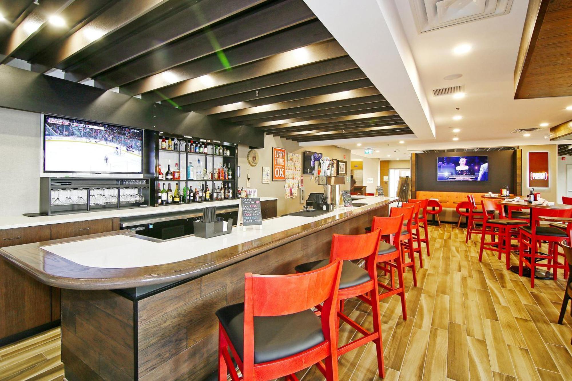 Holiday Inn Hotel & Suites - Calgary Airport North By Ihg Exterior photo