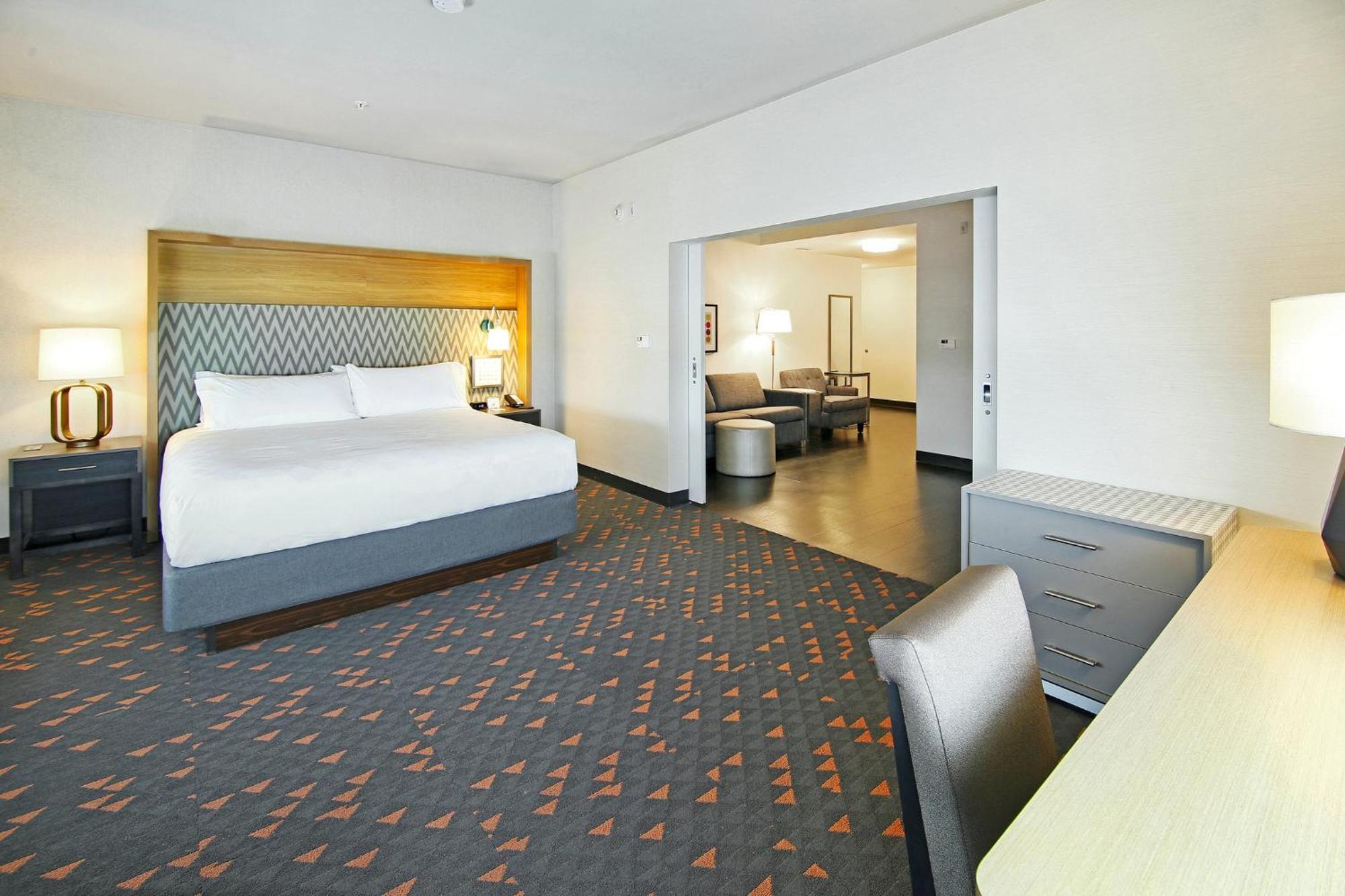 Holiday Inn Hotel & Suites - Calgary Airport North By Ihg Exterior photo